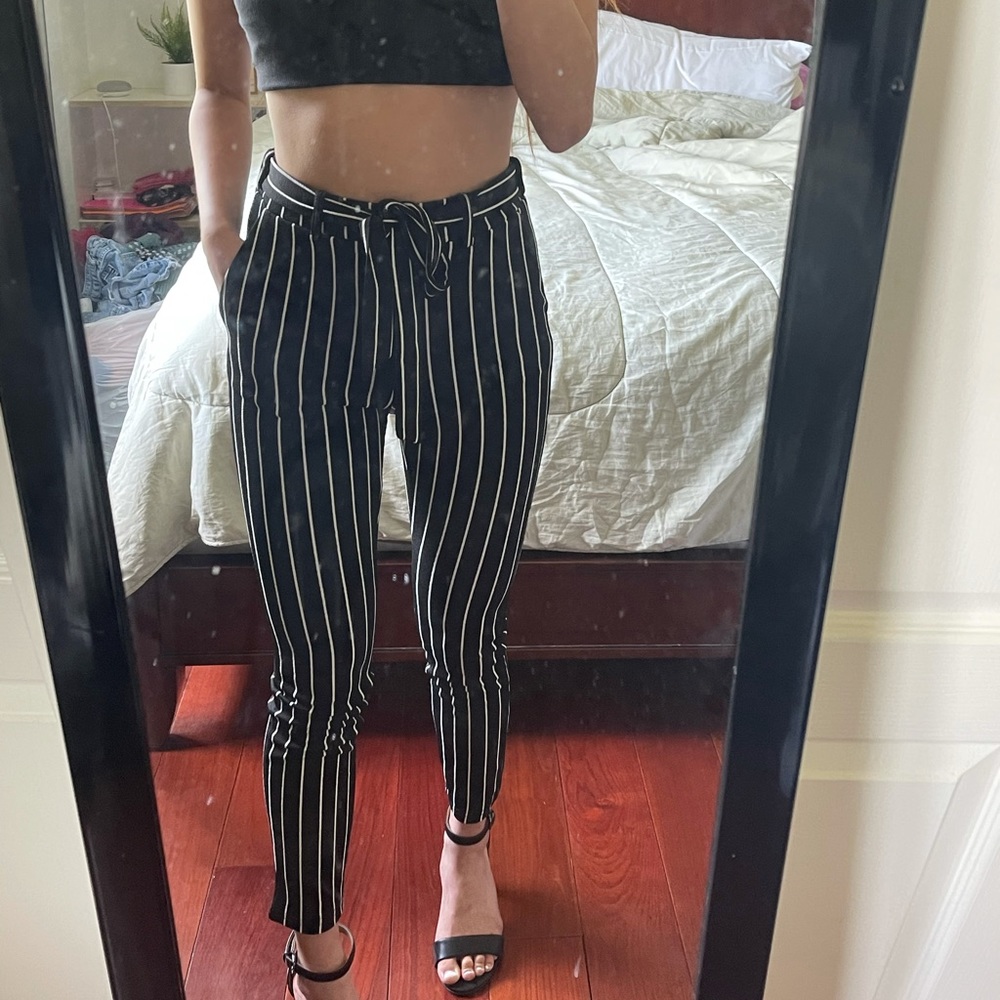 SHEIN BLACK STRIPED PANTS